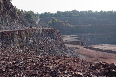 Havadan görünümü üzerinde bir taş ocağı delik. madencilik sektörü