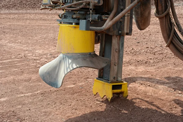 Bohrmaschine in einem Steinbruch. — Stockfoto