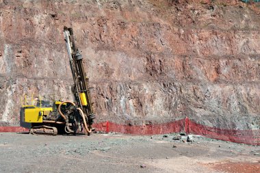 Delici bir açık çukur mayın