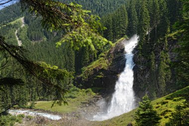 Krimml şelaleler yüksek Tauern'in Milli Parkı'nda (Avusturya)