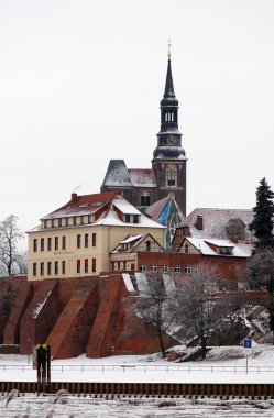  Otelin kış ile St. Stephan. W önünde akan Elbe Nehri
