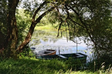 Yaz saati (Brandenburg, Almanya), Havel Nehri. kıyıdaki tekne