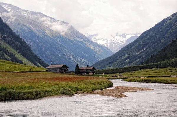 Река Аше у реки Крицлер (Австрия). Уэйт, Поздняя Кримммль — стоковое фото