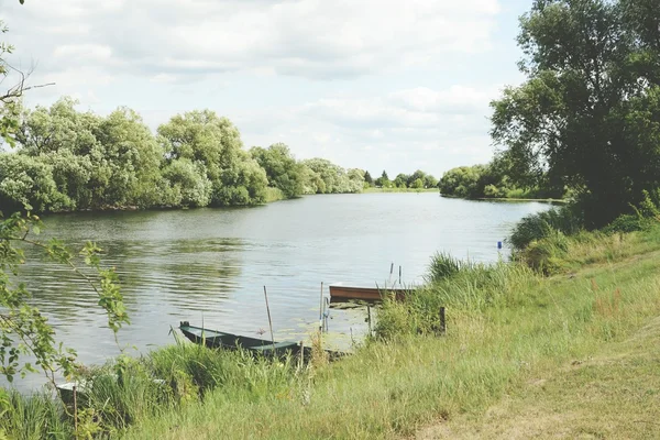 Bateaux sur la rivière Havel en été (Havelland, Allemagne ) — Photo