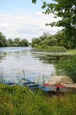 Yaz saati (Brandenburg, Almanya), Havel Nehri. kıyıdaki tekne