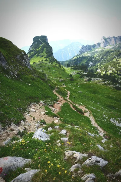 Senderismo en la montaña Rofan aeria en el Tirol (Austria ) —  Fotos de Stock