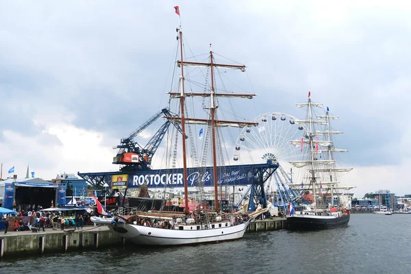 Hansesail em Warnemuende e Rostock porto — Fotografia de Stock