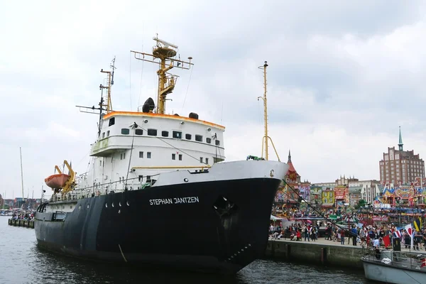 Hansesail em Warnemuende e Rostock porto — Fotografia de Stock