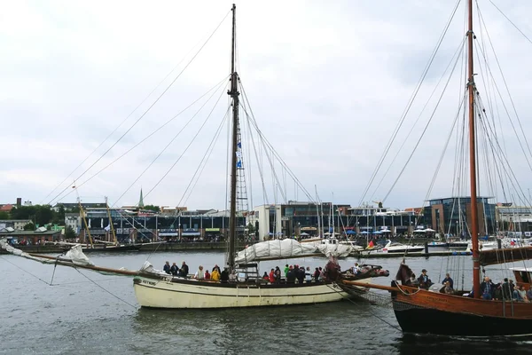 Hansesail em Warnemuende e Rostock porto — Fotografia de Stock