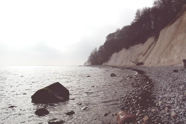 Rocas de tiza acantilado de la isla de Rugen en el Parque Nacional Jasmund — Foto de Stock