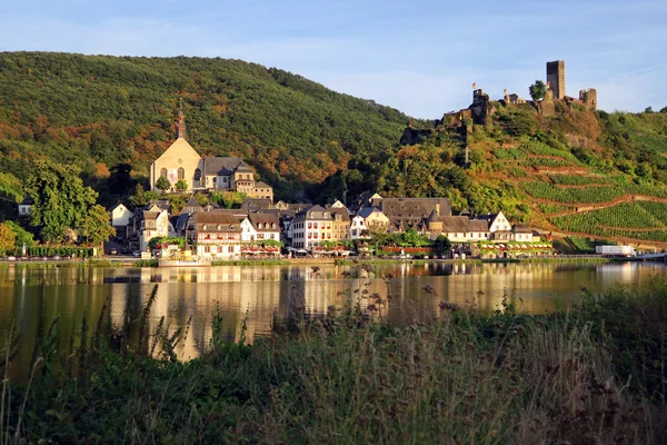 Cityscape da aldeia Beilstein no rio Moselle — Fotografia de Stock