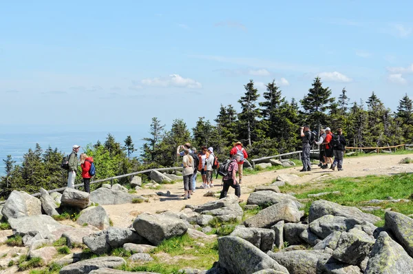 Τους ανθρώπους που επισκέπτονται το Brocken βουνό στο Harz εθνικό πάρκο (Γερμανία) — Φωτογραφία Αρχείου