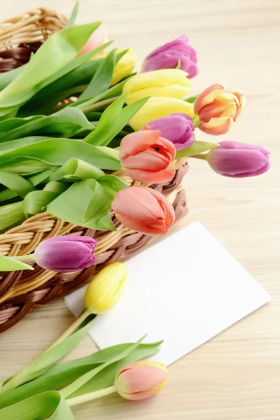 Springtime decoration with tulips and white note paper copy spac — Stock Photo, Image