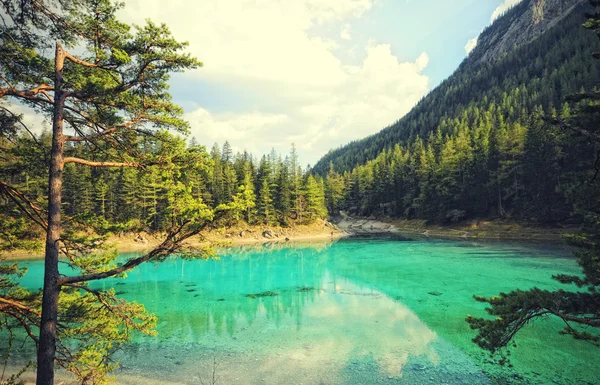 Zelené jezero v tragoess Štýrsko — Stock fotografie