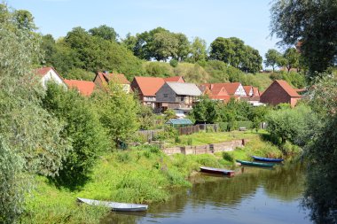 Cityscape Havel Nehri ile Havelberg.