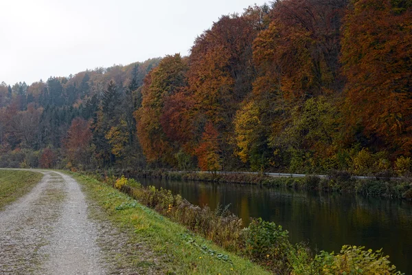 Rio Isar próximo a Pullach, na Baviera — Fotografia de Stock