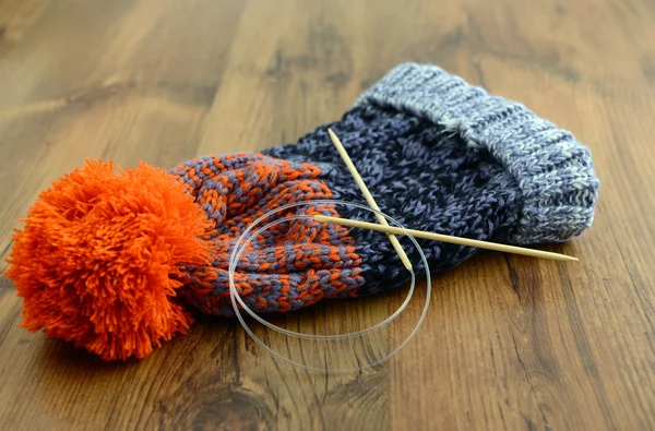 Knitting wolly hat — Stock Photo, Image