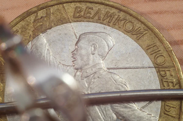 PIN, Hatıra para ile bir asker ve kübik zirkon, madeni para üzerinde odak ile gümüş yüzük