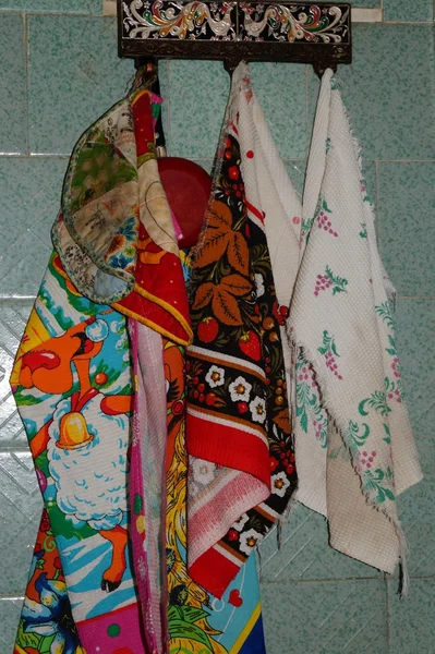 Çok renkli festival dekoratif havlular ve potholder.