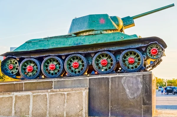 Anıtın önünde Volgograd traktör Fabrikası (Vgtz), T-34 tank meydanında.