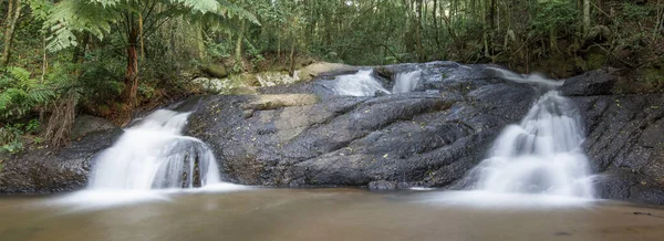 Vízesés Folyó Folyik Keresztül Esőerdők Brazíliában — Stock Fotó
