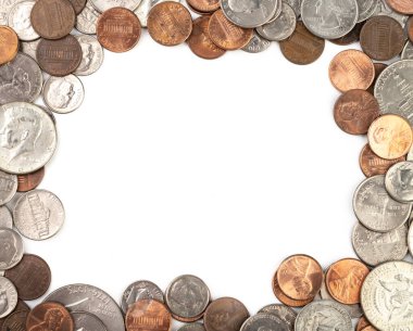 Kopya alanı ile beyaz arkaplan üzerinde ABD Doları sikkeleri.