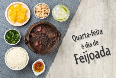 Pirinç, lahana ve caipirinha ile geleneksel Brezilya feijoada 'sı. Portekizce 