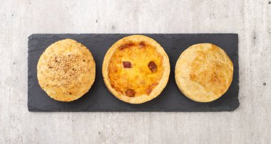 Çeşit çeşit ev yapımı turtalar ve çörekler..