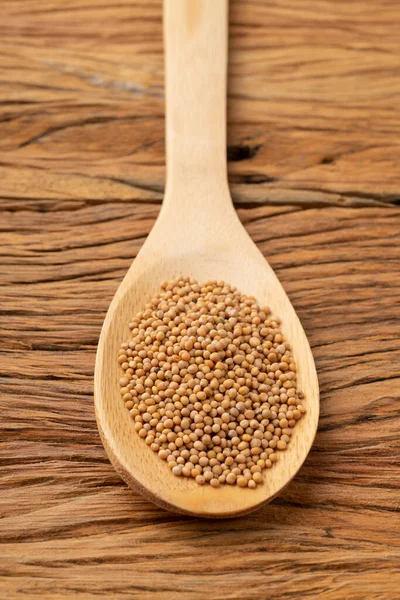 Detailní Záběr Hořčičného Semínka Dřevěné Lžíci Potraviny Pozadí — Stock fotografie