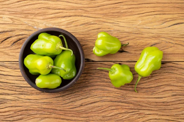 Pimenta Cambuci Verde Ingrediente Cozinha Brasileira Uma Tigela Sobre Mesa — Fotografia de Stock