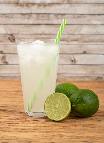 Green Lemon Juice Glass Ice Fruits Wooden Table — Stock Photo, Image