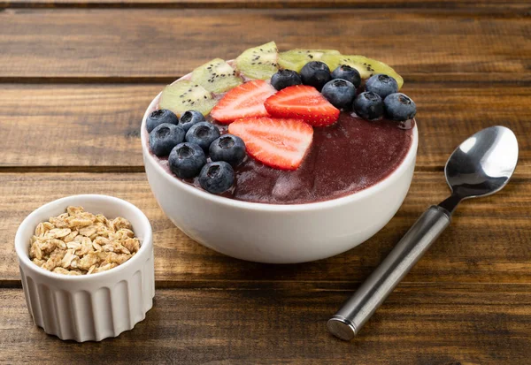 Brazilian Typical Acai Bowl Kiwi Blueberry Strawberry Wooden Table — Stock Photo, Image