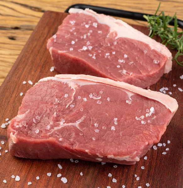 Bife Ancho Cru Fatiado Corte Típico Argentino Sobre Tábua Madeira — Fotografia de Stock