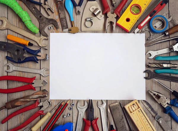 Bir ahşap zemin, üstten görünüm üzerinde araçları