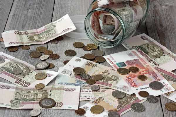 俄罗斯纸币和金属和玻璃罐 — 图库照片