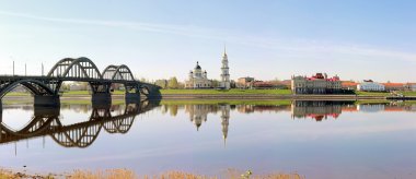 Rybinsk şehir panoraması. Köprü, katedral, müze.