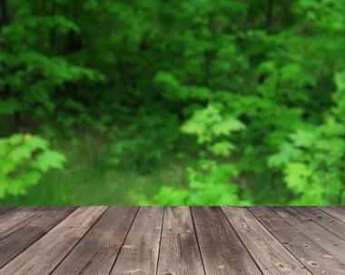 Bokeh arka plan üzerinde boş ahşap masa. 