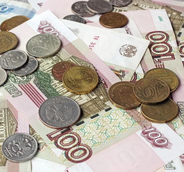 俄罗斯钱 （纸和硬币） 在桌子上，顶视图. — 图库照片