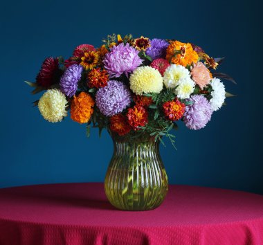 Sonbahar Bahçe çiçek buketi.