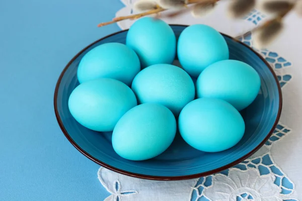Пофарбовані Блакитні Великодні Яйця Тарілці Столі Християнська Традиція — стокове фото