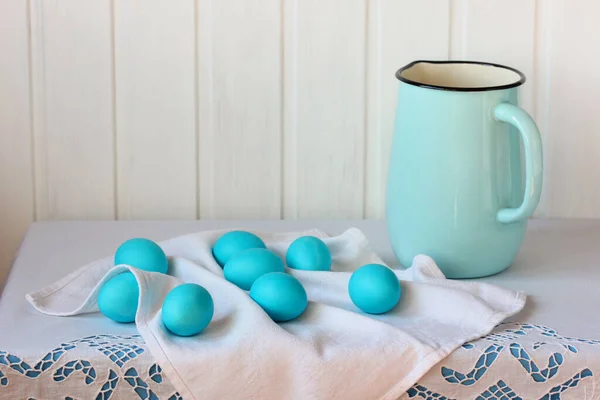 Painted Blue Eggs Enameled Jug Table White Tablecloth Easter Composition — 스톡 사진