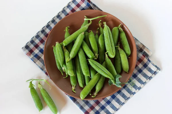 Green Pea Pods Brown Plate Directly Flat Lay — Stock Photo, Image