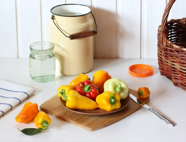 Poivrons Jaunes Orange Sur Table Intérieur Cuisine Légumes Cuisine Nature — Photo