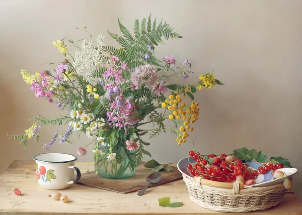 Bukett med blommor — Stockfoto