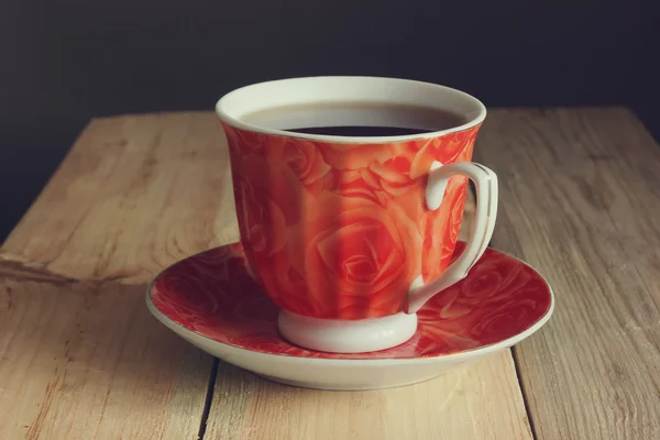 Красная чашка с чаем — стоковое фото