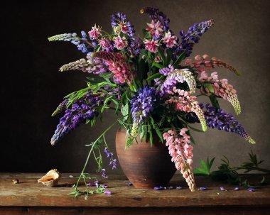 Bir buket lupinle hayat.