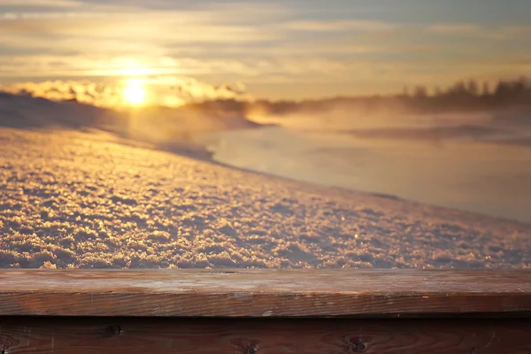 Table en bois vide contre, un endroit pour — Photo