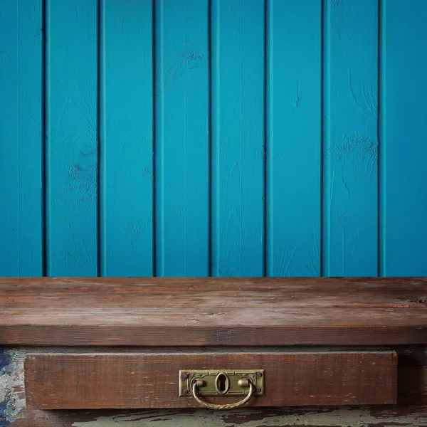 Empty wooden table against a wall from boards — Stock Photo, Image