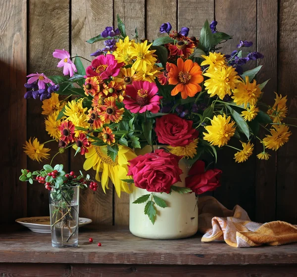 Still life with a bouquet of cultivated flowers and cowberry — Stock Photo, Image