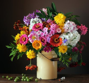 Bir buket ile natürmort